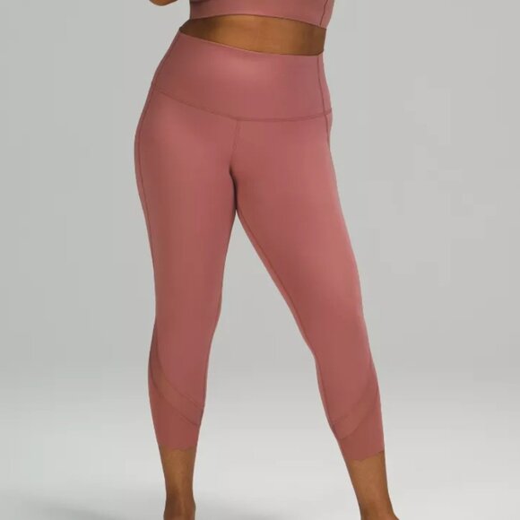 Wunder Under Scalloped Hem High-Rise Crop Luxtreme - Picture 4 of 5